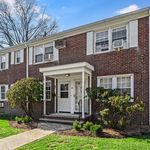 40 A Meadowbrook Pl, Maplewood – SOLD!
