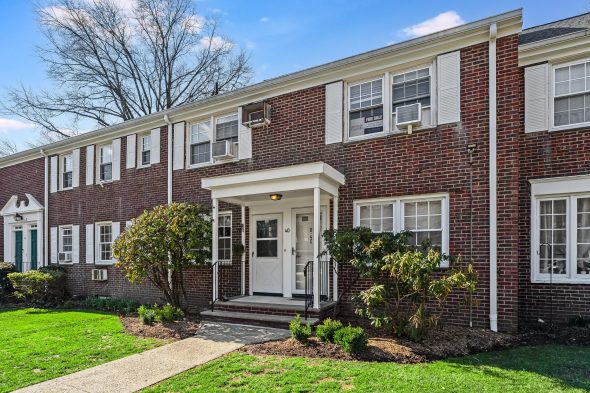 40 A Meadowbrook Pl, Maplewood – UNDER CONTRACT!