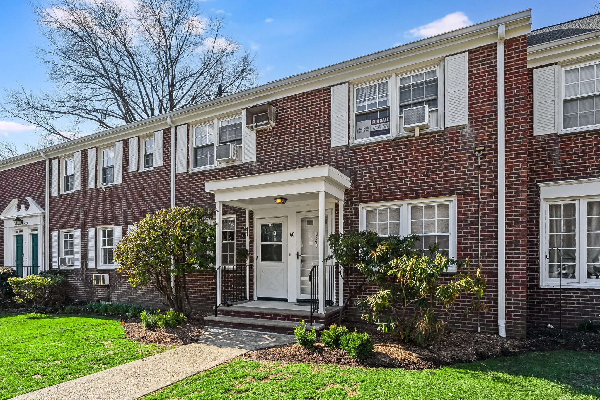 40 A Meadowbrook Pl, Maplewood – SOLD!