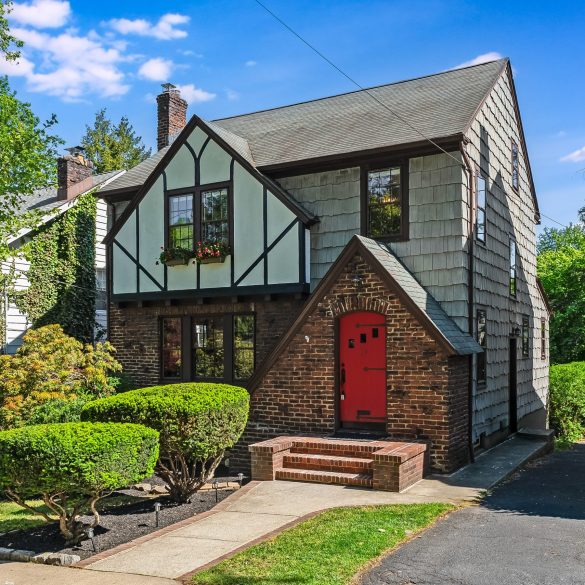 15 Rynda Road, Maplewood – UNDER CONTRACT!