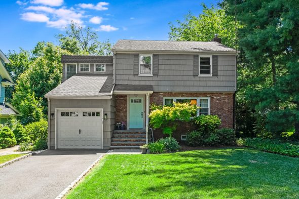 40 Collinwood Rd, Maplewood – UNDER CONTRACT!