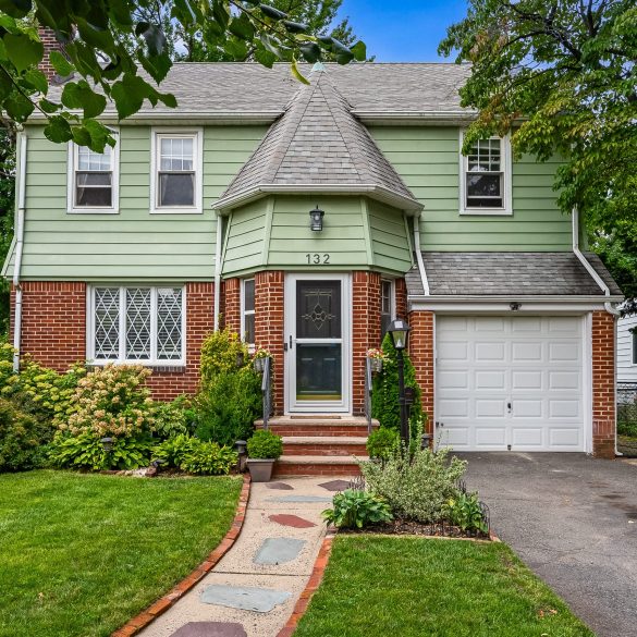 132 Lindbergh Blvd, Bloomfield – OFFER ACCEPTED!